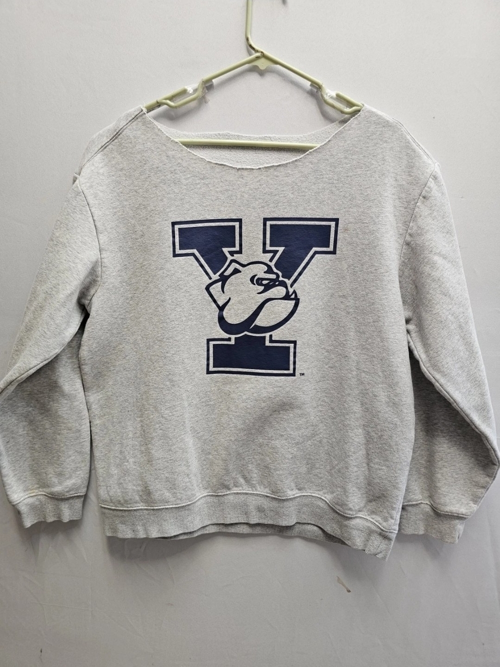 Vintage Yale University Women's Oversized Small Cropped Pullover Preppy